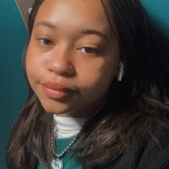 Meet your Posher, Sierra - Picture 1 of 4